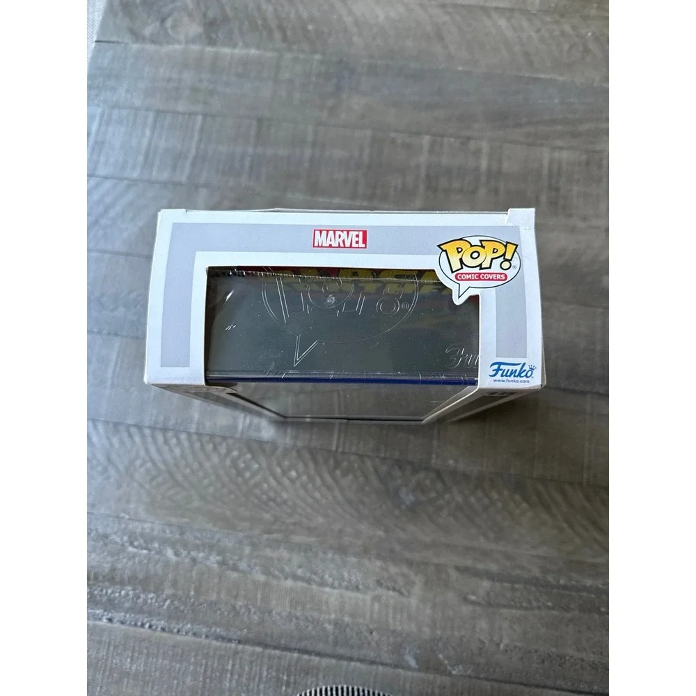 Black Panther Marvel Funko Pop collection figure with comic book  #18